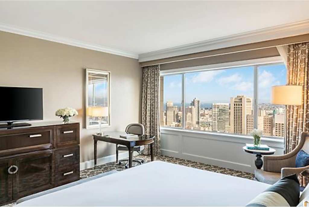 Signature Skyline King room