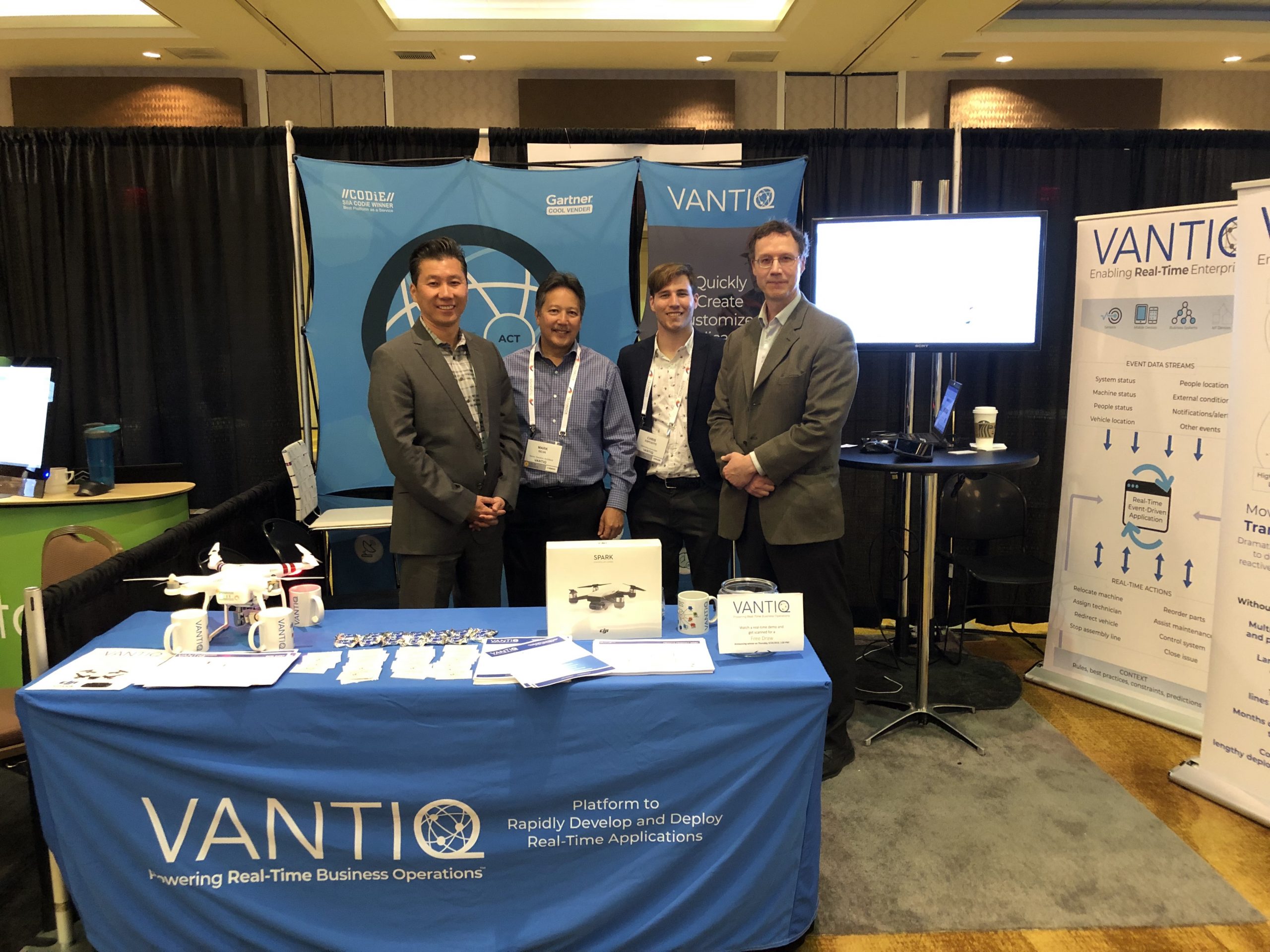 Eddie Tung, Mark Silva, Chris Esposito and Robert Biczek at VANTIQ booth at field service palm springs 2019