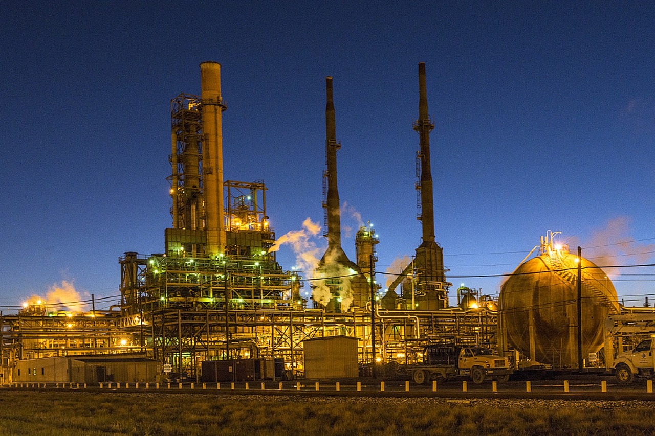 oil and gas refinery at night